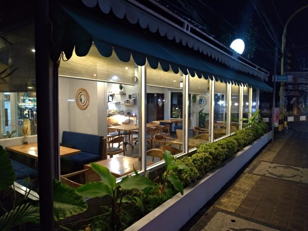 cafe-leo-lovina-bali-north